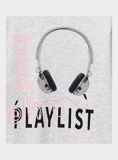 تيشيرت بأكمام طويلة ومُزين بطبعة عبارة I Love My Playlist